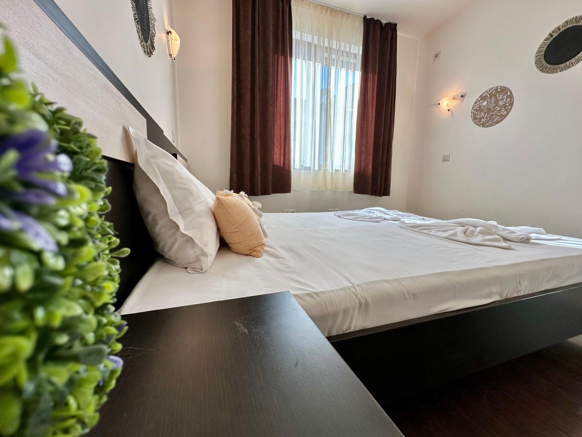 Menada Imperial Heights Villas Sunny Beach Exterior photo