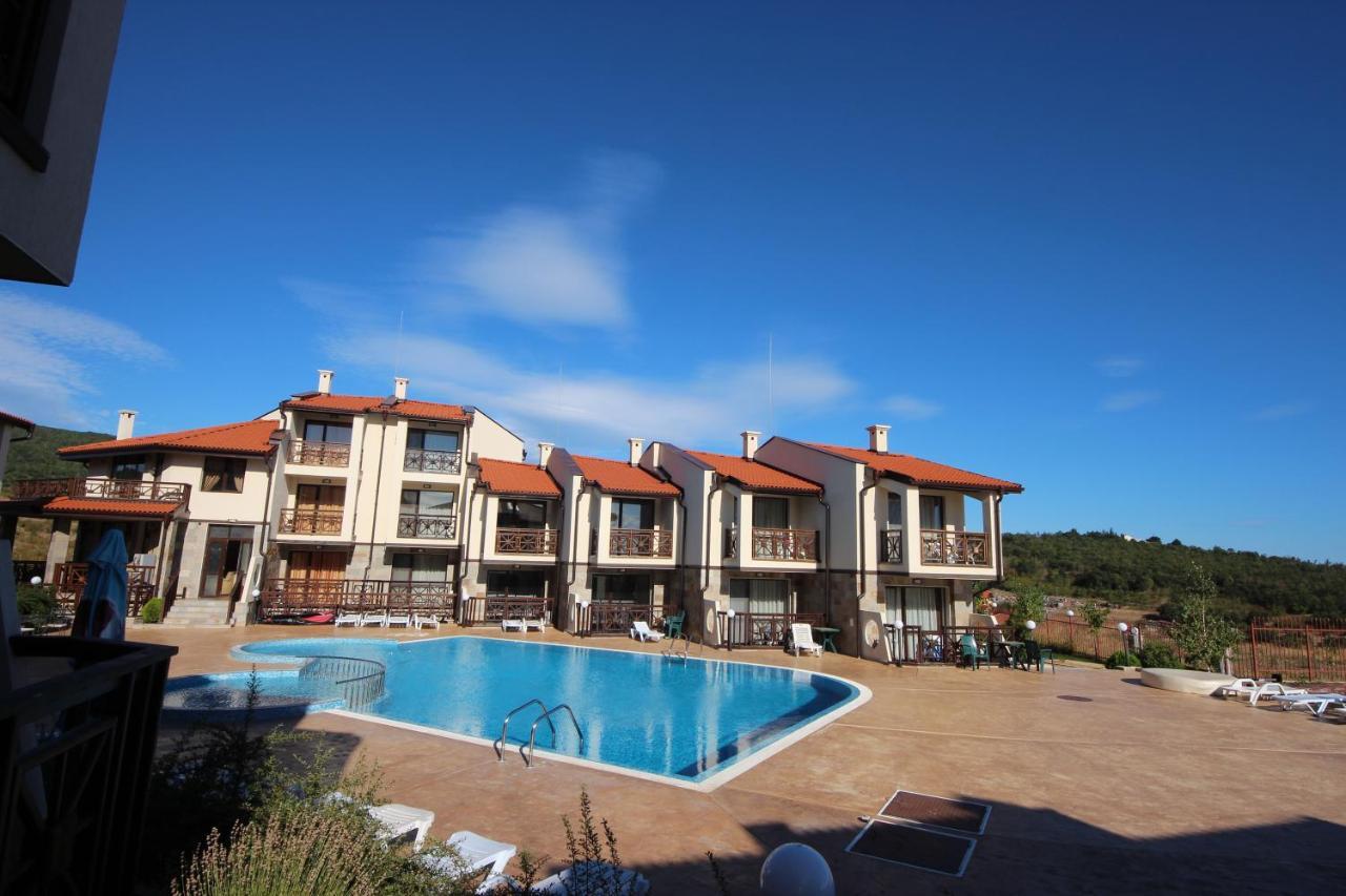 Menada Imperial Heights Villas Sunny Beach Exterior photo